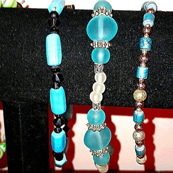 Bundle of 6 Handmade Beaded Toggle Closure 9" Anklets - Picture 4 of 5